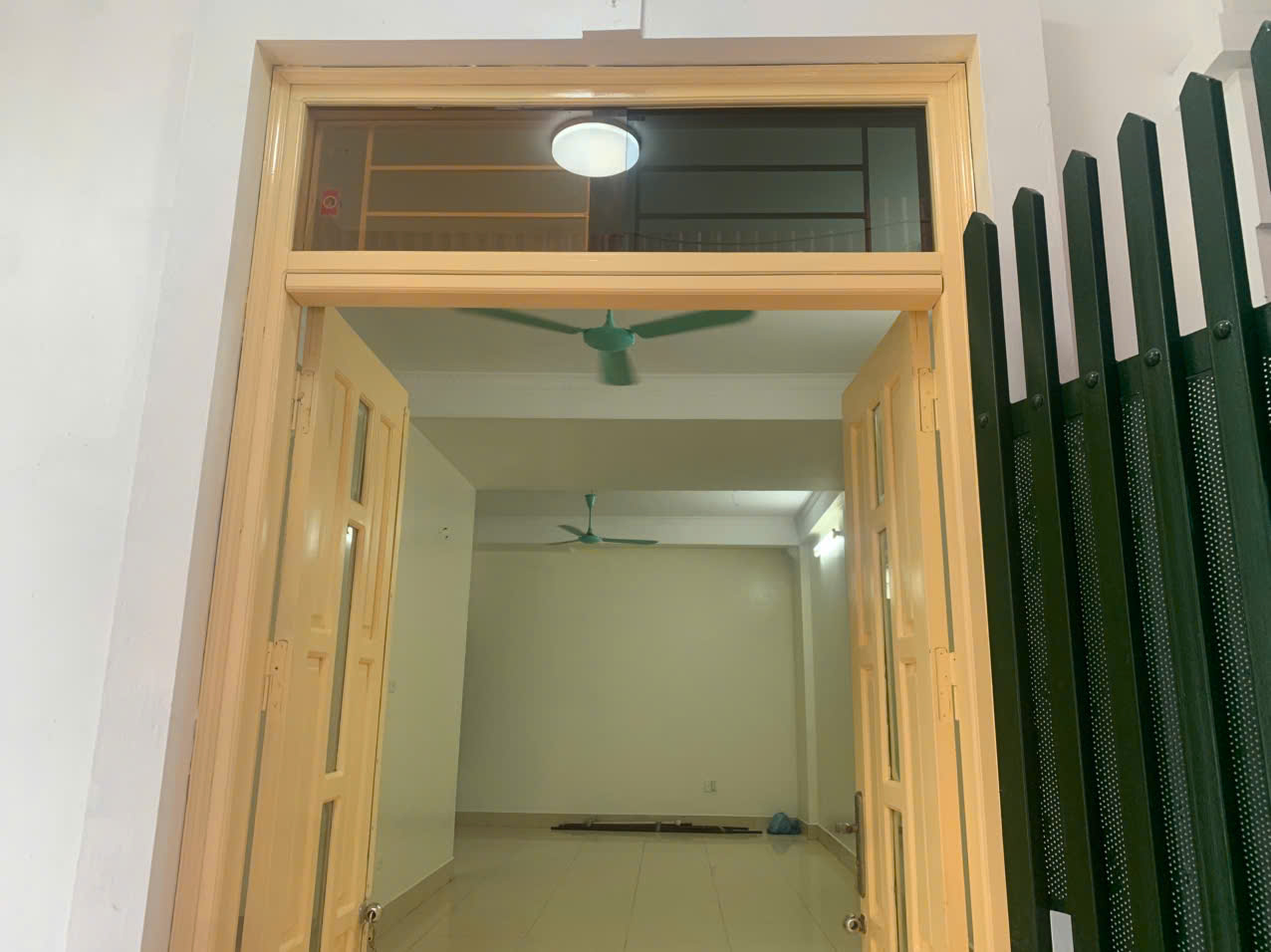 Cho thuê nhà nguyên căn 950 Nguyễn Khoái. 65m2 x 4 tầng, 4 ngủ. 11 triệu - Ảnh chính